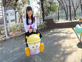 夏休み日焼けあとが残るちびとりちゃんとエッチなプール教室　サンプル画像03